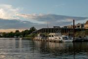 Houseboat-AirBnB-dock