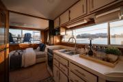 Houseboat-AirBnB-interior